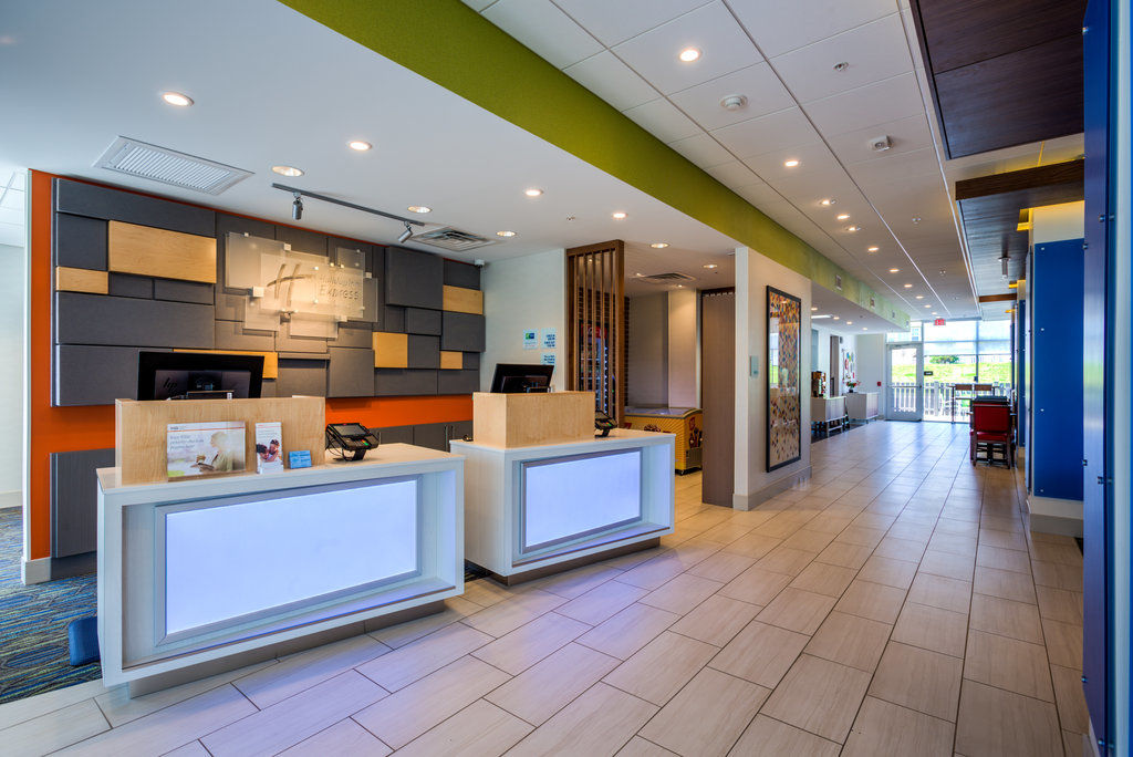 Holiday Inn Express & Suite Milroy - Reedsville Eksteriør bilde